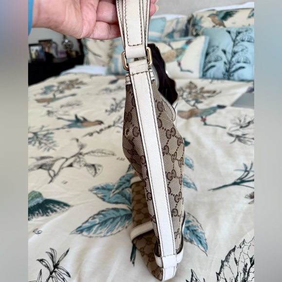 Gucci Classic Monogram with White GG Design Shoulder Bag - Picture 5 of 8